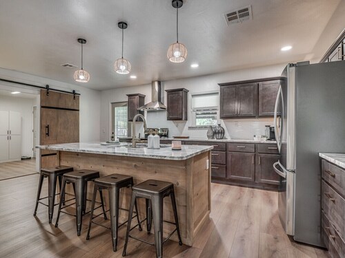 Peaceful Acre - Cozy house with beautiful backyard