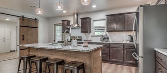 Peaceful Acre - Cozy house with beautiful backyard