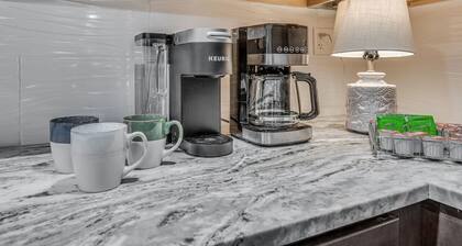 Peaceful Acre - Cozy house with beautiful backyard