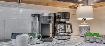 Peaceful Acre - Cozy house with beautiful backyard