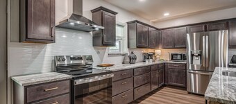 Peaceful Acre - Cozy house with beautiful backyard