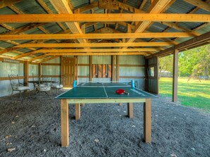 Property grounds - Peaceful Acre - Cozy house with beautiful backyard (Ada)