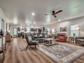 TV, fireplace, table tennis - Peaceful Acre - Cozy house with beautiful backyard (Ada)