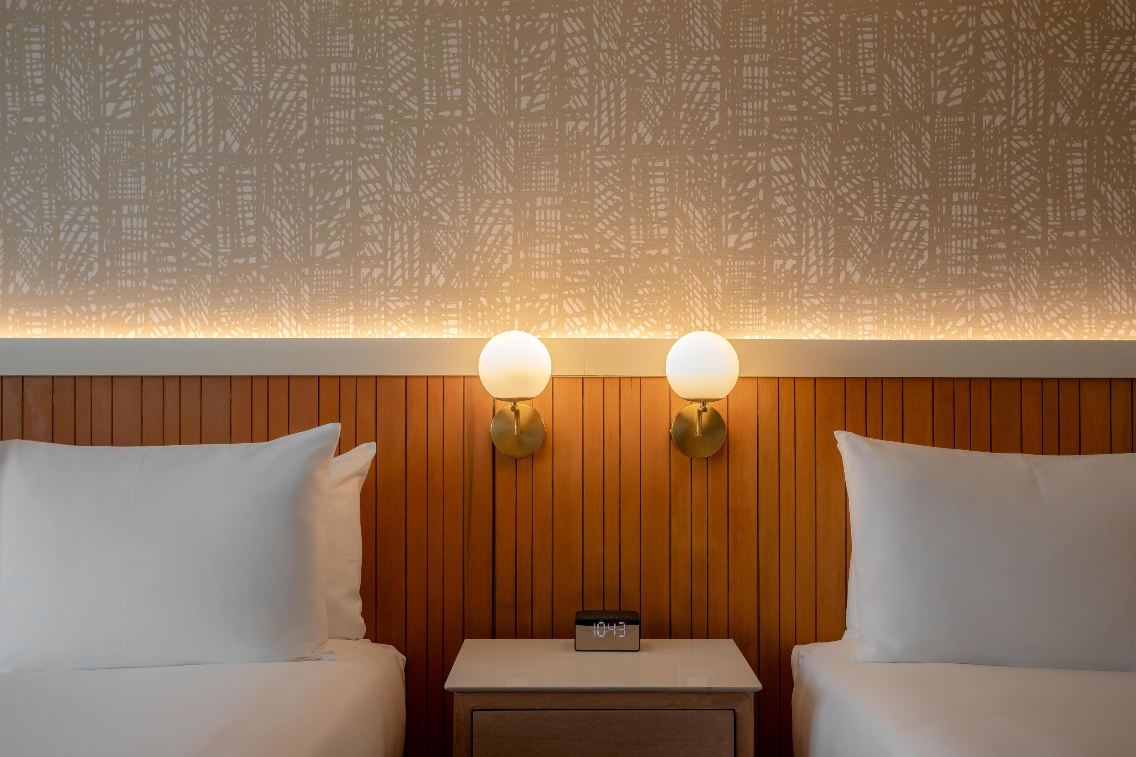 Minibar, coffre-fort, accès au Wi-Fi (inclus), literie fournie