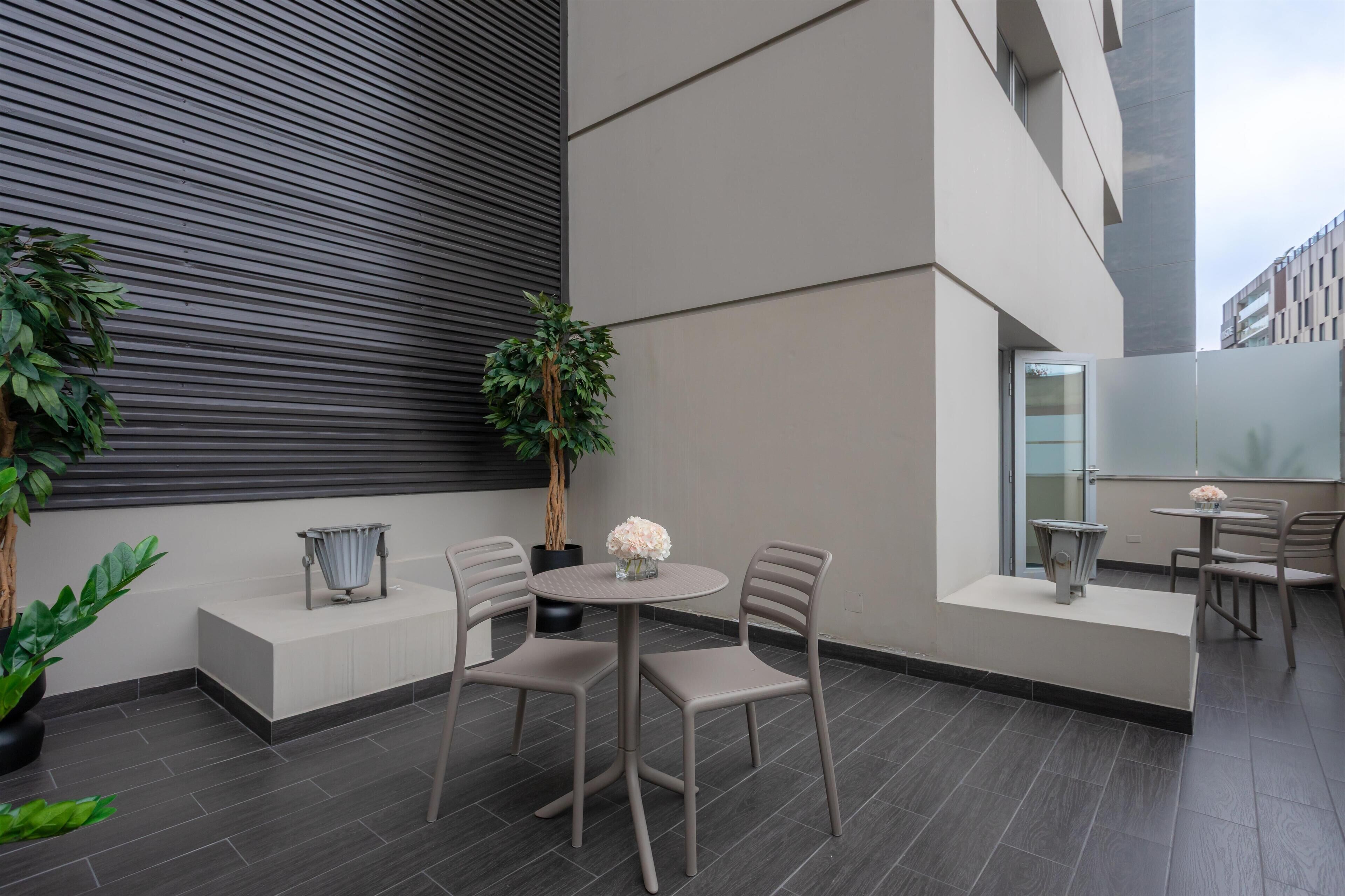 Habitación Confort, Terraza (King) | Servicios de la habitación