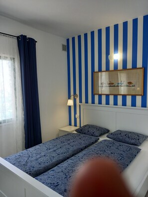 1 habitación, tabla de planchar con plancha, wifi y ropa de cama