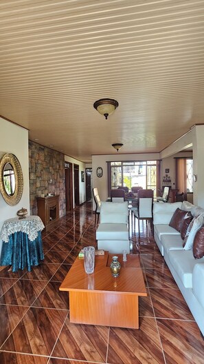 Interior - Quiet Country House near Hot Springs, Santa Rosa de Cabal, Colombia (EL JAZMIN)