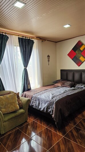 3 bedrooms, iron/ironing board, free WiFi, bed sheets