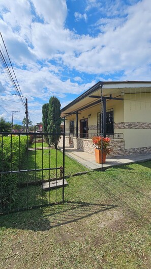 Exterior - Quiet Country House near Hot Springs, Santa Rosa de Cabal, Colombia (EL JAZMIN)