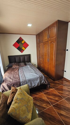 3 bedrooms, iron/ironing board, free WiFi, bed sheets - Quiet Country House near Hot Springs, Santa Rosa de Cabal, Colombia (EL JAZMIN)