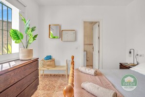 3 عدّة غرف نوم وواي فاي وملاءات أسرّة