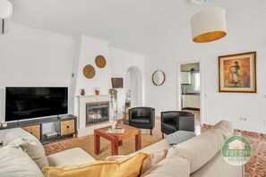 Living area - Casa del Barco: Villa with Private Retreat Vibes (Guaro)