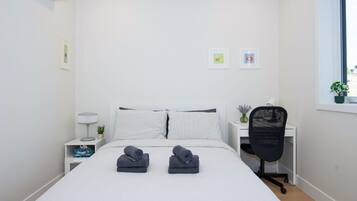 4 bedrooms, desk, iron/ironing board, free WiFi