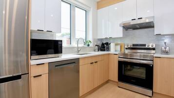 Fridge, microwave, oven, stovetop