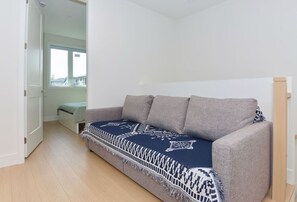 4 bedrooms, desk, iron/ironing board, free WiFi