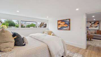 3 habitaciones, tabla de planchar con plancha, wifi y ropa de cama