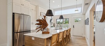 Coastal Oasis, Lovely 3-bedroom condo with AC in Holmes Beach