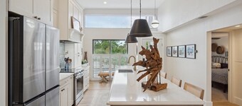 Coastal Oasis, Lovely 3-bedroom condo with AC in Holmes Beach