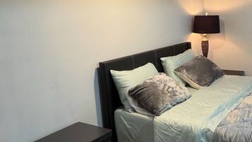 2 間睡房、熨斗/熨衫板、Wi-Fi、床單