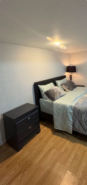 2 slaapkamers, een strijkplank/strijkijzer, wifi, beddengoed