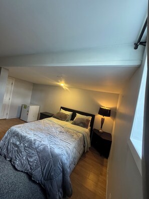 2 habitaciones, tabla de planchar con plancha, wifi y ropa de cama 