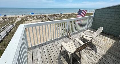 Oceanfront Oasis Private Beach, Stunning Decks & Wet Bar – Carolina Beach