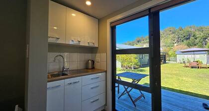 A sunny seaside holiday home in Marahau. Close to the beach and the ABel Tasman National Park