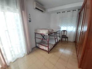 Standard-Vierbettzimmer, Balkon