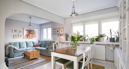 Apartment renovated in 2025 next to the sea and surrounded by gardens - Getxo, Bilbao