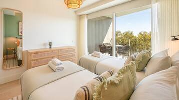 Ferros/tábuas de passar roupa, acesso à internet, roupa de cama