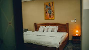 Een kluis op de kamer, een strijkplank/strijkijzer