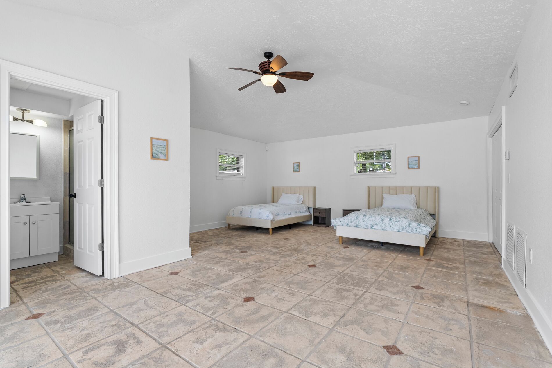 5 Schlafzimmer, Schreibtisch, WLAN, Bettwäsche