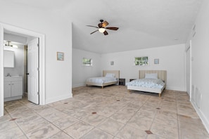 5 soveværelser, skrivebord, Wi-Fi, sengetøj