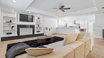 Smart-tv och eldstad