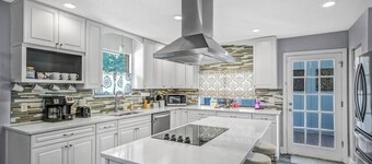 The Great Escape Pool Home-Private Resort, 5bedrooms upto 12 sleep