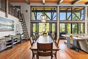 Smart-TV, Kamin, Videospiele, Tischtennisplatte