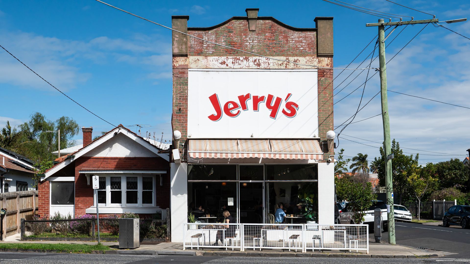 المنشأة من الخارج