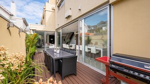 Outdoor dining - The Bayhouse on Marine Parade (Elwood)
