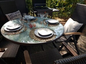 تناول الطعام بالخارج