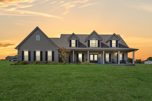 NEW Fire Pit | Valley Views | Peaceful Escape