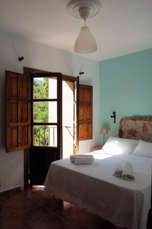 Habitación doble, balcón, vistas a la montaña | Wifi gratis