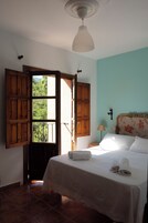 Habitación doble, balcón, vistas a la montaña | Wifi gratis
