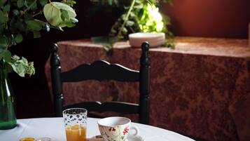 Dagelijks ontbijtbuffet (EUR 5 per persoon)