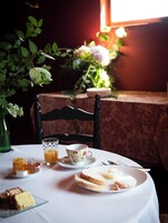 Se ofrece un desayuno bufé todos los días (por un coste adicional)