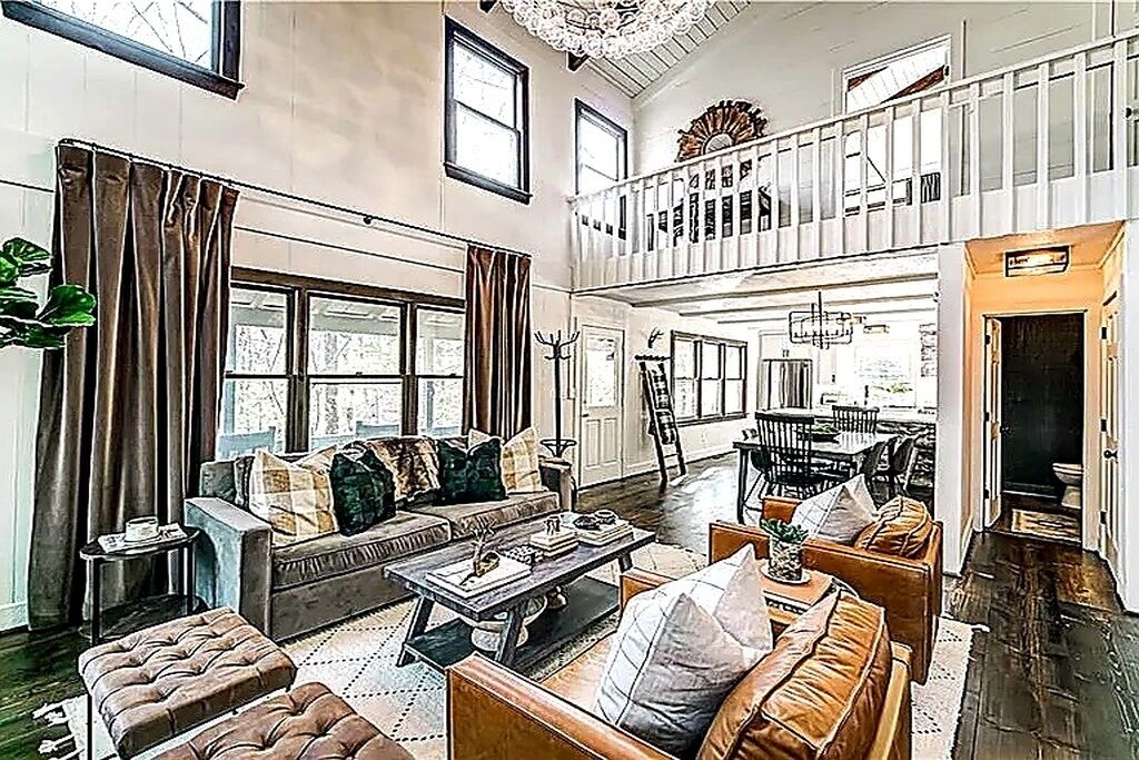 Smart TV, fireplace, computer monitors