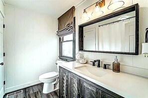 Hair dryer, towels, soap, shampoo - Luxury 3BR Retreat in Big Canoe-Hedgehog Hollow (Jasper)