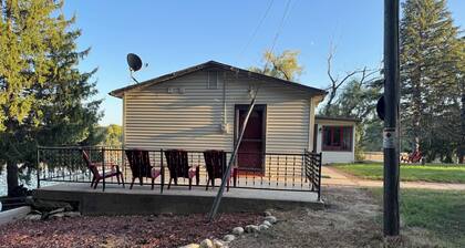Long Lake Retreat - Cottage in Burlington, WI