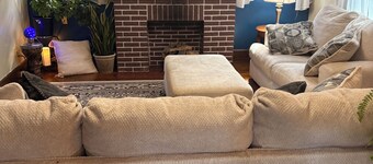 Spacious 6-bedroom sleeps 10 downtown 2 blocks River dog-friendly