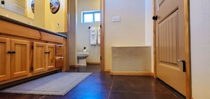 Hårføner og håndklær