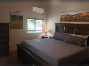 2 habitaciones, tabla de planchar con plancha, wifi y ropa de cama 